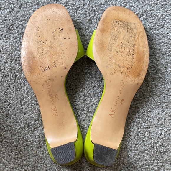 Anne Klein “Laurel” chartreuse green kitten heel sandals - Picture 6 of 9